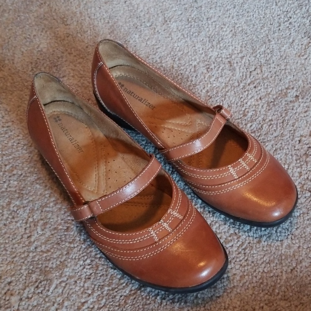 Naturalizer MaryJanes Size 6